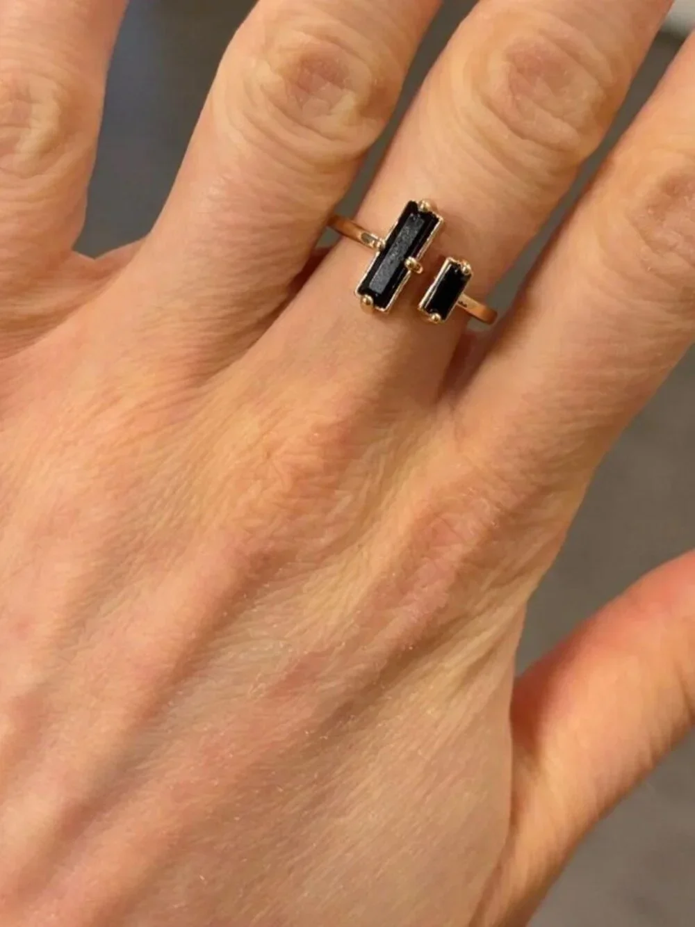 The Dallas sz 7 Dainty and delicate rectangle stone open ring square black